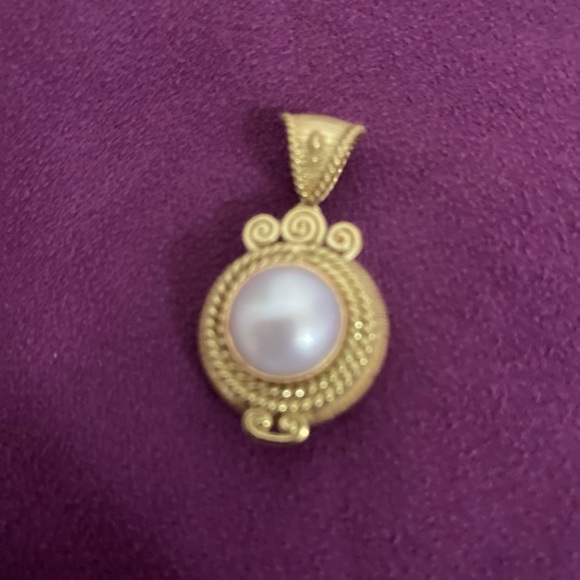Vintage Italian 18k Yellow gold Pearl Etruscan style pendant - Picture 7 of 9